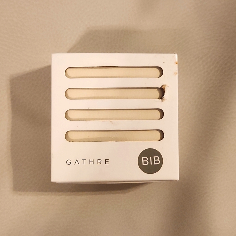 NWT Gathre Ivory Bib